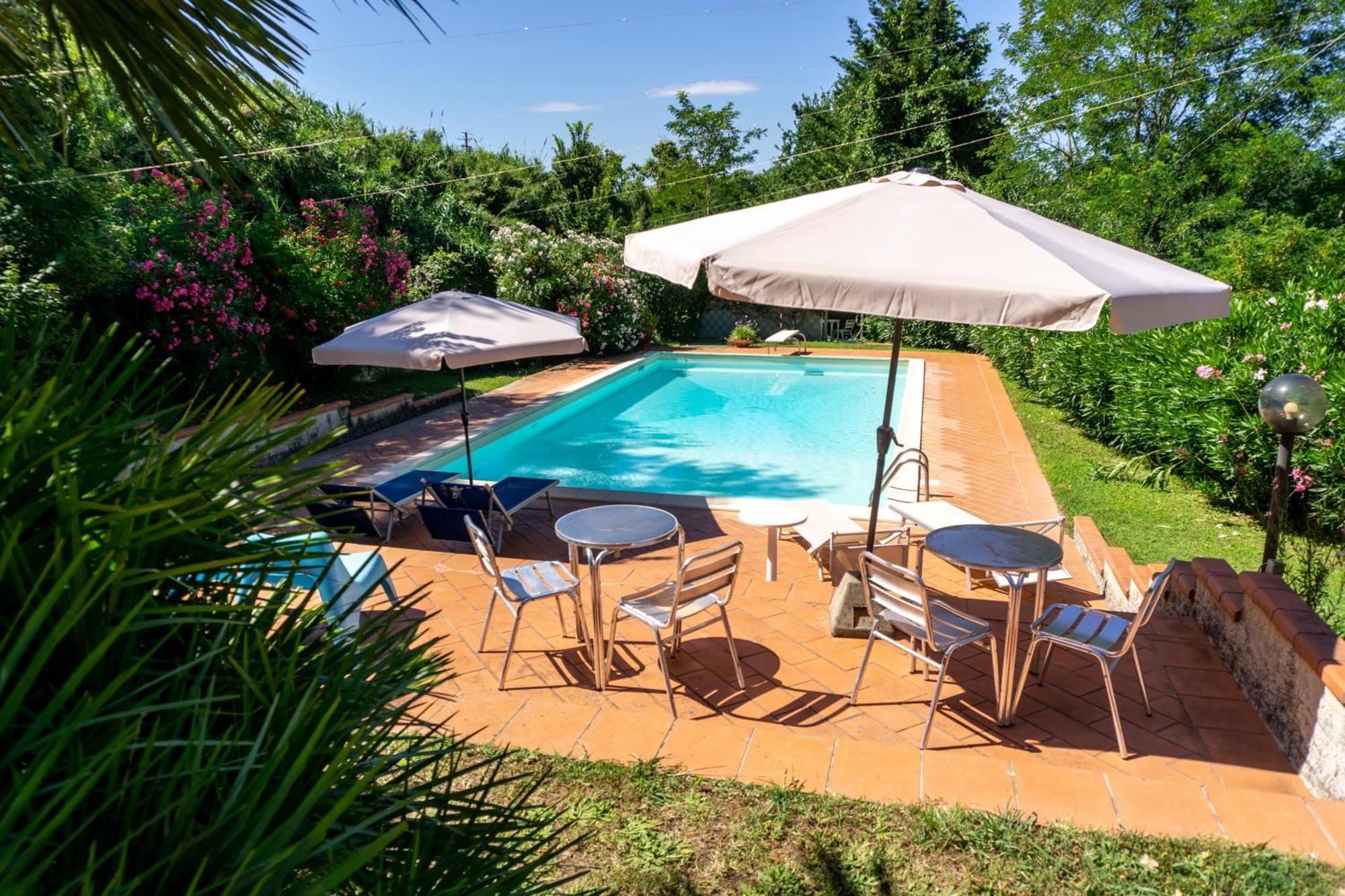 Villa Nerone B&B Lorenzana Екстериор снимка